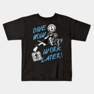 Dive now - work later, the motto for scuba diver! Kids T-Shirt